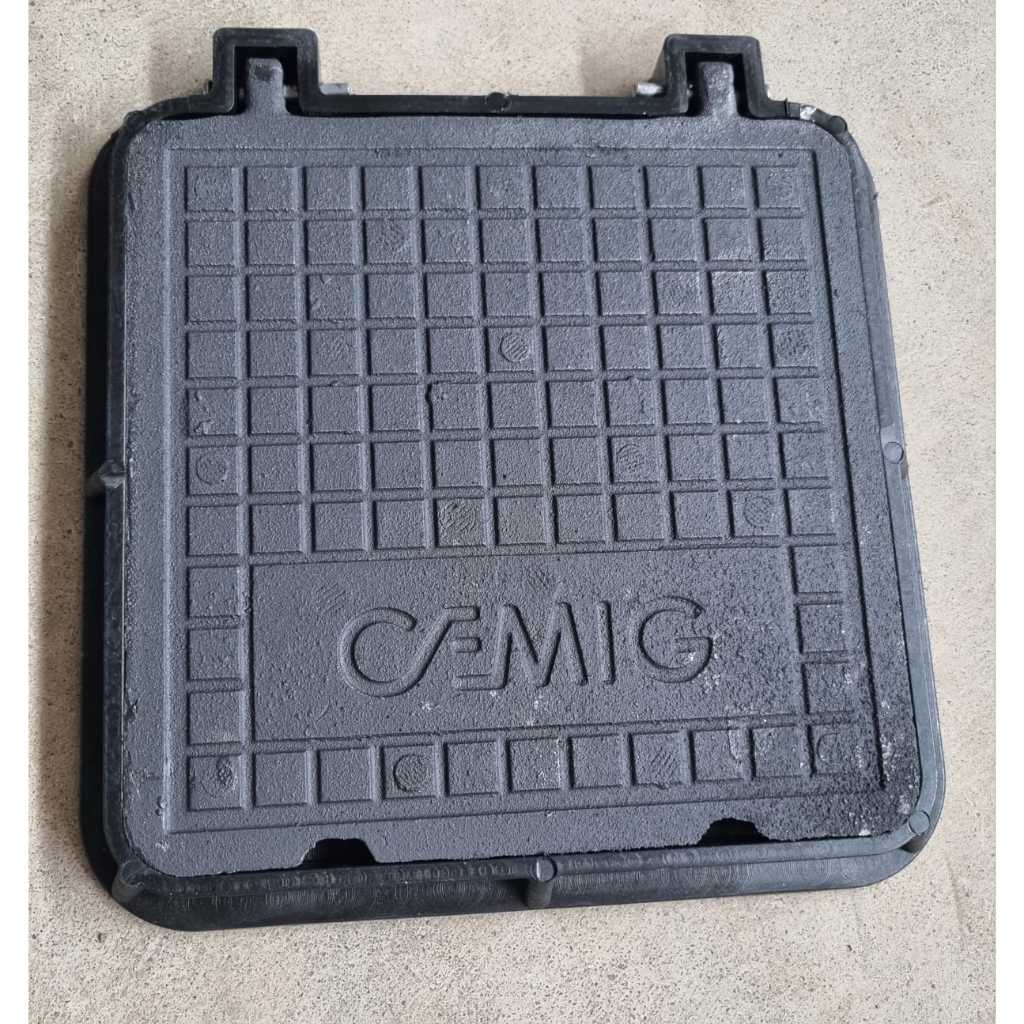 Tampão Articulado 20x20 Tampa ferro fundido, aro polietileno - CEMIG