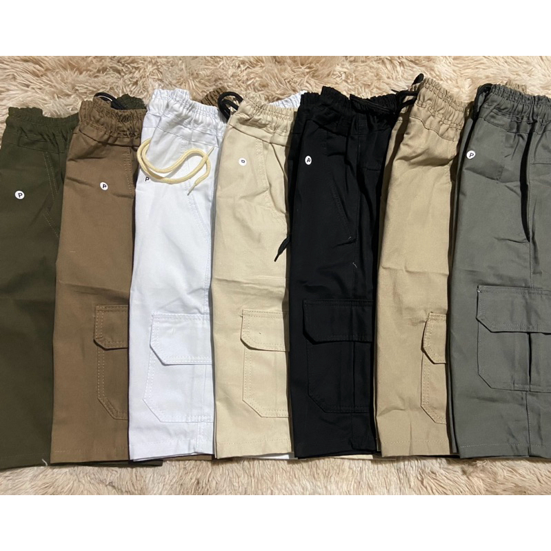 bermuda cargo com 6 bolsos cintura elástica,