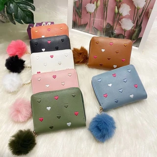 Carteira Feminina Pequena Coração Estampado Com Detalhe Pompom