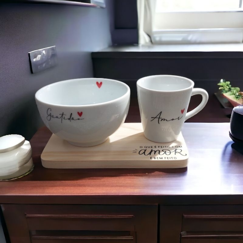kit ,xícara , cumbuca , base em Madeira.