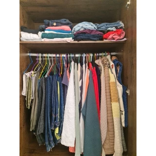Lote com 50 Peças de Roupas Feminina Tamanho e Modelo Diversos Roupas para Revenda em BRECHÓ