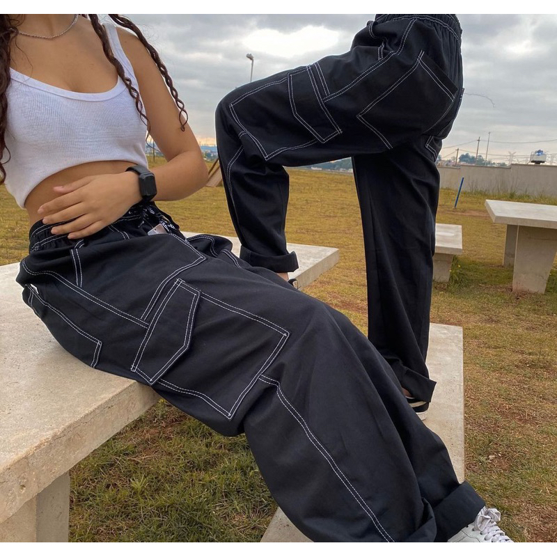 Calça cargo streetwear oversize sarja larga balao 5 bolsos com listra branca tendência 2024