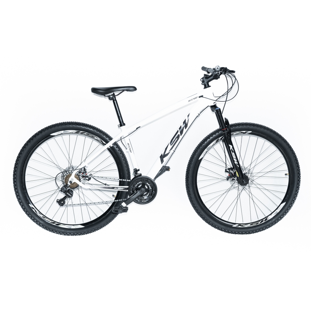 Bicicleta Bike Aro 29 KSW Alumínio XLT 200 MTB - Câmbios SHIMANO 24V Velocidades - Marchas Index - Freio a Disco - Quadro C/ Cabeamento Superior Interno - Unissex - Aros Aéreos Parede Dupla - Suspensão Dianteira - Alavancas Rapid Fire - Pedal Plataforma