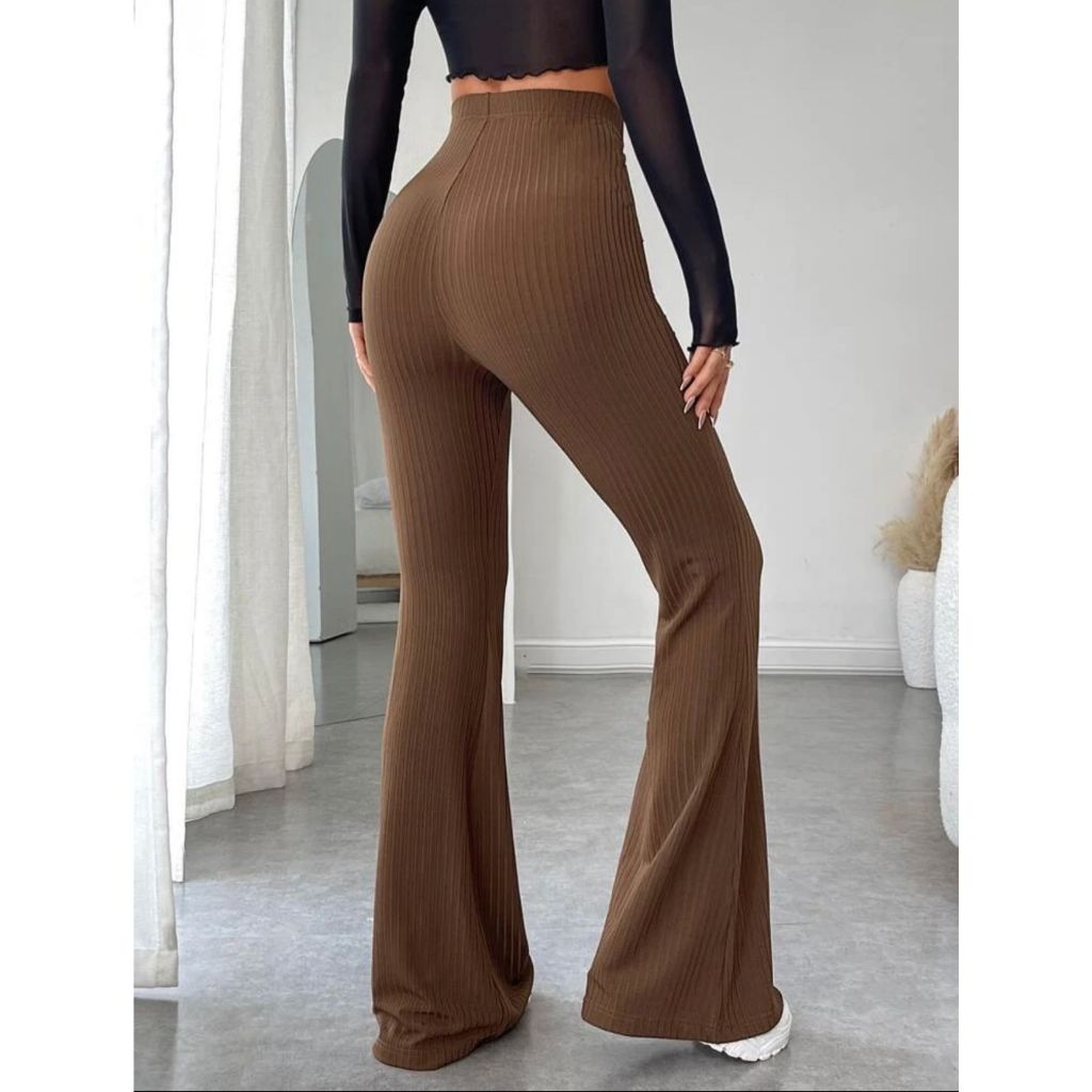 Calça feminina bailarina Canelada Flare Basica.