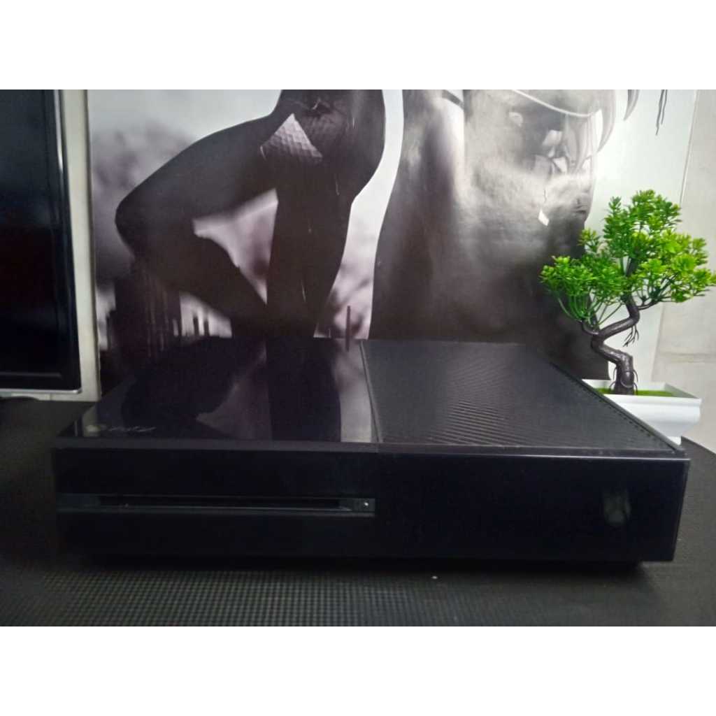 Xbox ONE FAT 500GB - APENAS O CONSOLE com GTA V midia digital