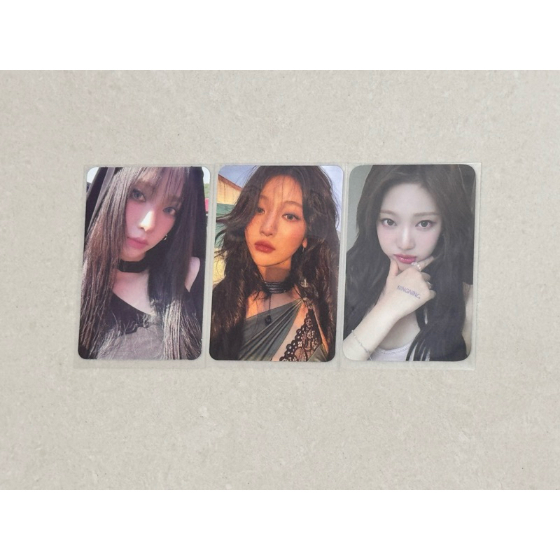 OFICIAIS AESPA DRAMA ALBUM PHOTOCARD E CARD ADESIVO - KARINA NINGNING