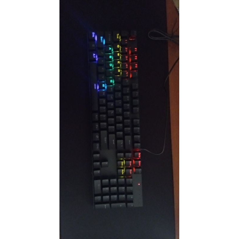 Teclado Mecânico com Fio SKYLION G300 28 Tipos de Iluminação Colorida Gaming e Office para Sistemas Windows e IOS.