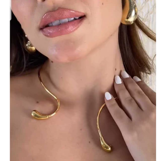 COLAR CHOKER DOURADO MODELO ORGÂNICO ASSIMÉTRICO