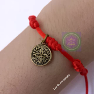 Pulseira Vermelha 7 Nós de Proteção - Kabbalah/ Cabala - Medalha São Bento