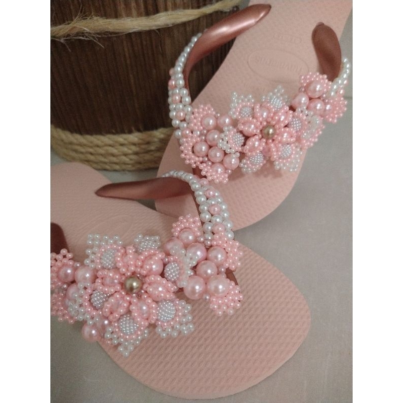 Chinelo decorado com pérolas Shopee Brasil