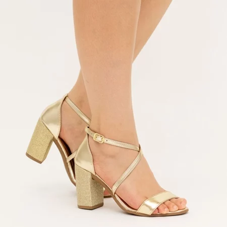 Sandália tiras em x feminina salto bloco grosso confortavel