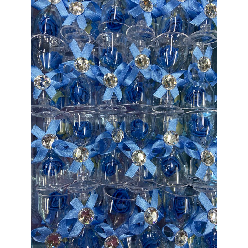 lembrancinha de taça com flor azul 50 peças em Oferta na Shopee