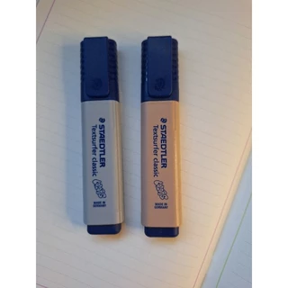 Marca texto Staedtler cinza e areia.