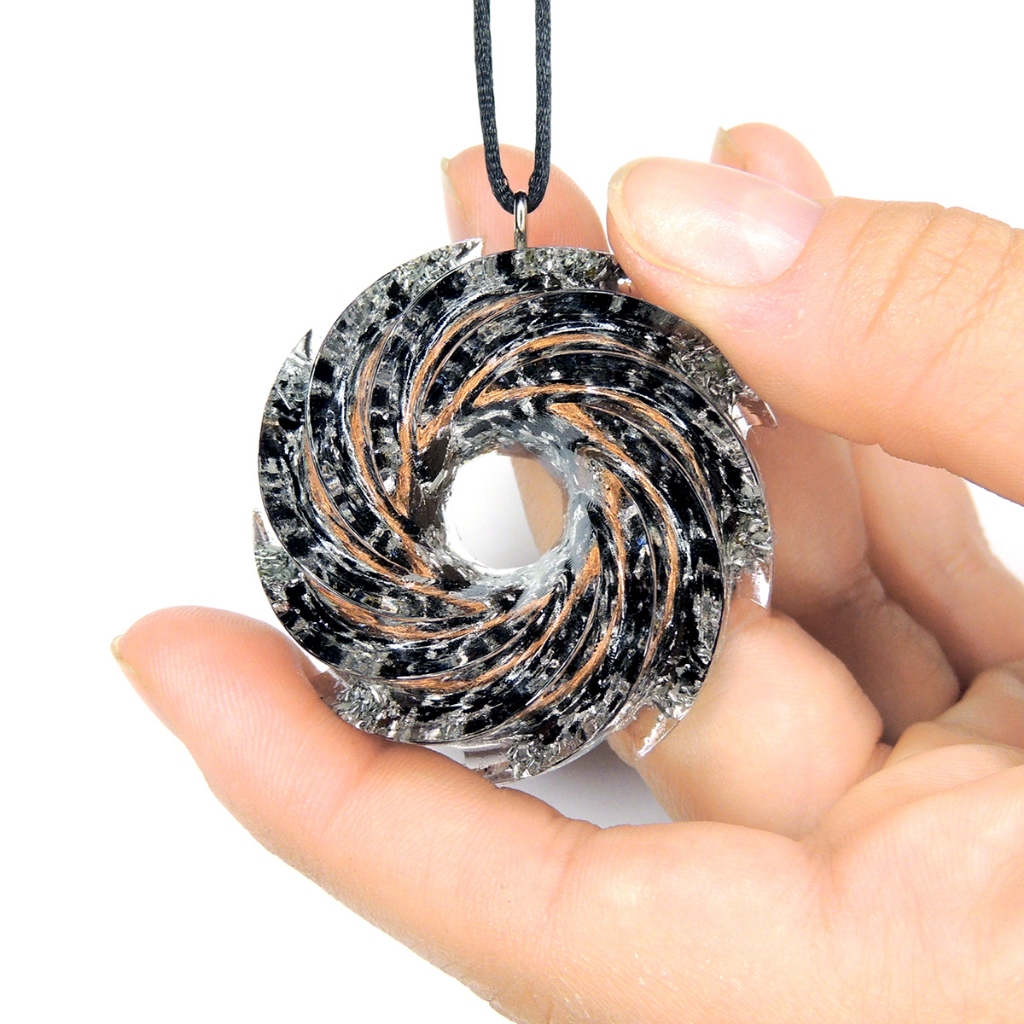 Colar Pingente Orgonite Turbilhão - Feito com pedras energéticas naturais - 100% Artesanal - Seidade