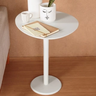 Mesa Lateral Monopé Laqueada Design Orgânico 35x50cm / Altura 53 cm