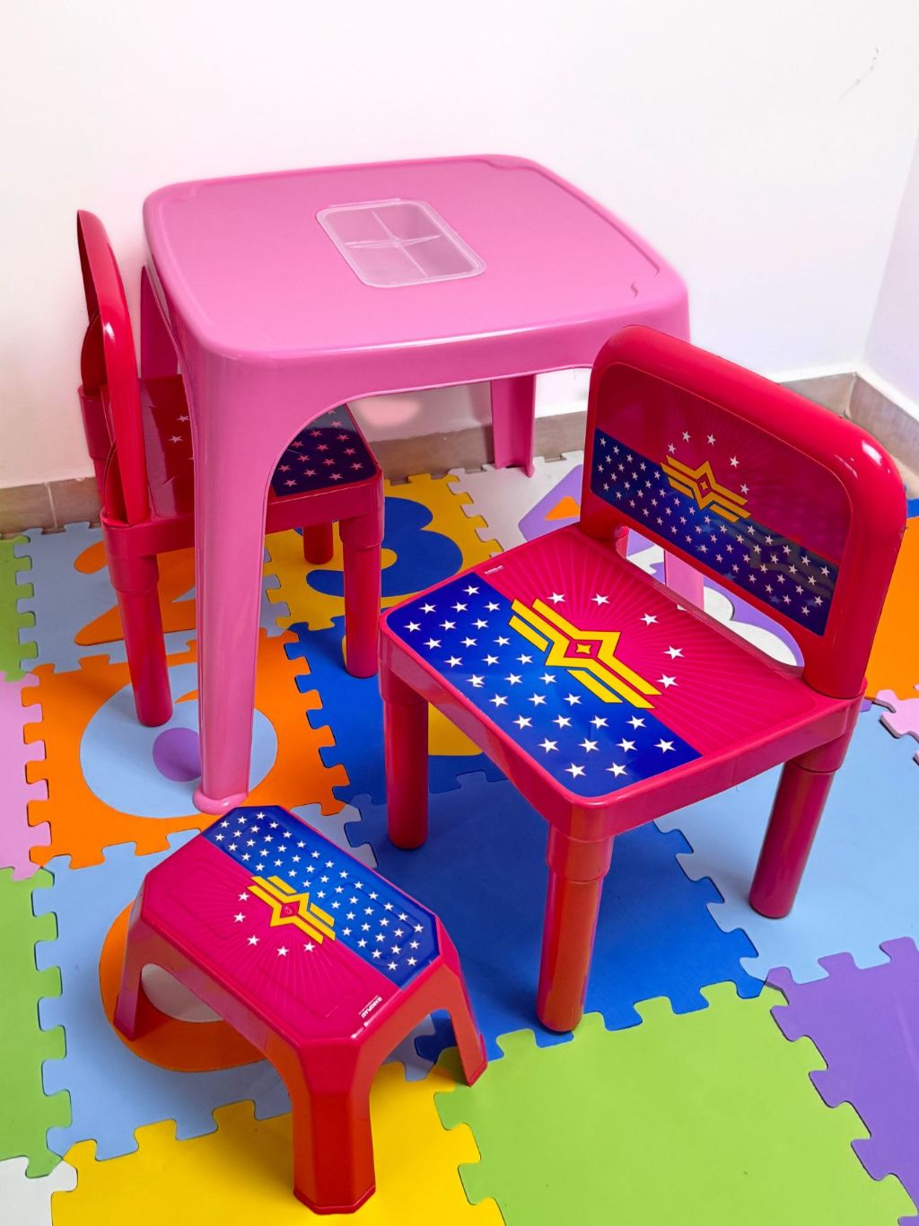 Mesa Infantil De Plástico Com Porta Lápis Com Cadeira e Banqueta ...