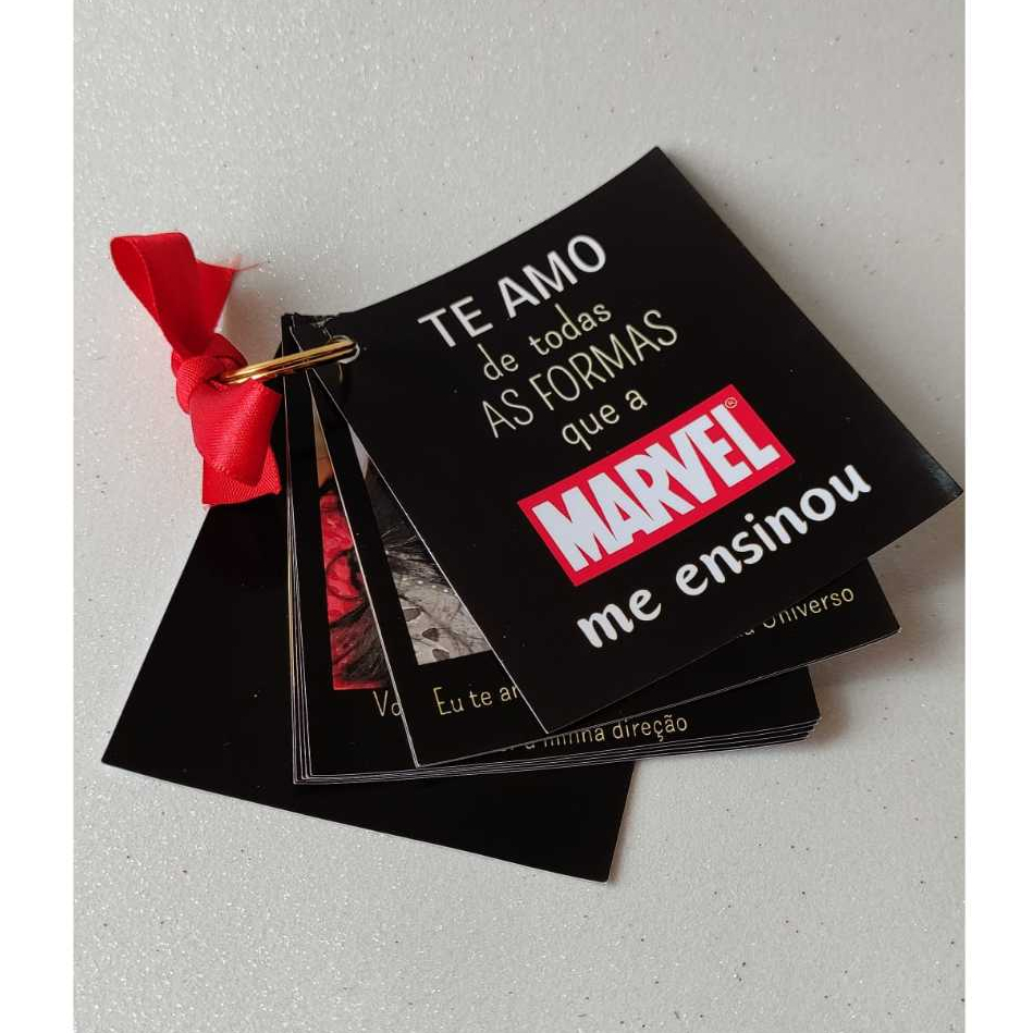 Álbum Marvel - Eu te amo em todas as formas que a Marvel me ensinou (mini álbum, Chaveiro)