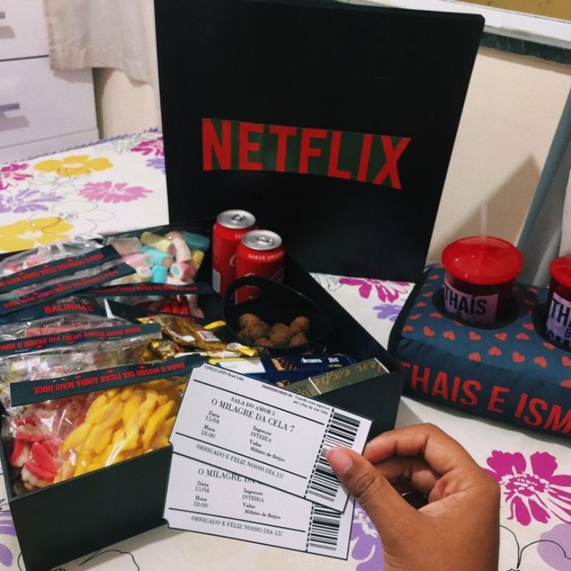 Kit Caixa Netflix para Série Filme para Casal | Shopee Brasil