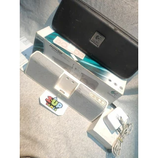 caixa de som para iPod e celular Logitech mm50. bateria não segura muito, mas vai com fonte