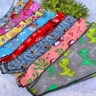 kit bandanas pets para banho e tosa com 12 unidades, bandana tipo lenço tamanho único para cães e gatos.