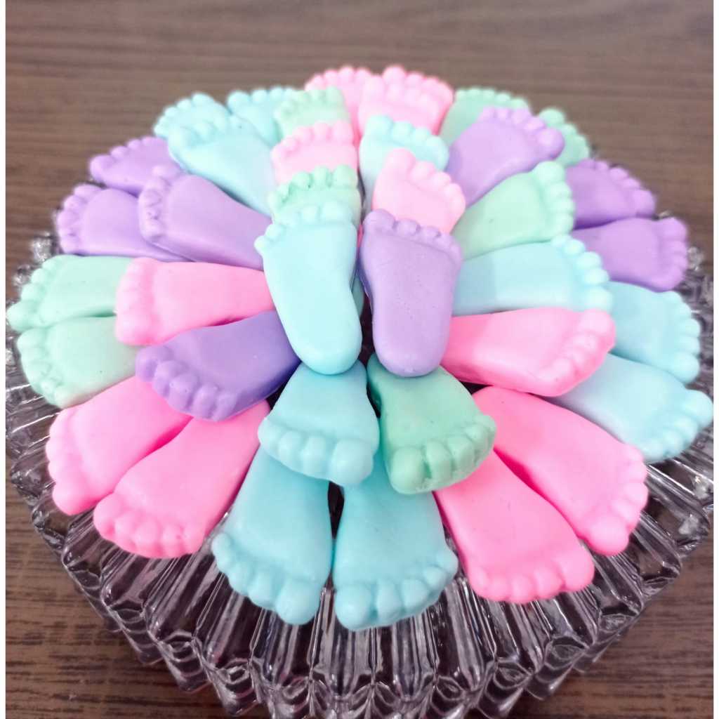 50 Lembrancinhas Mini Sabonetes Pezinhos Perfumados para Mimos  decoracoes cha de bebe cha revelacao em Oferta na Shopee