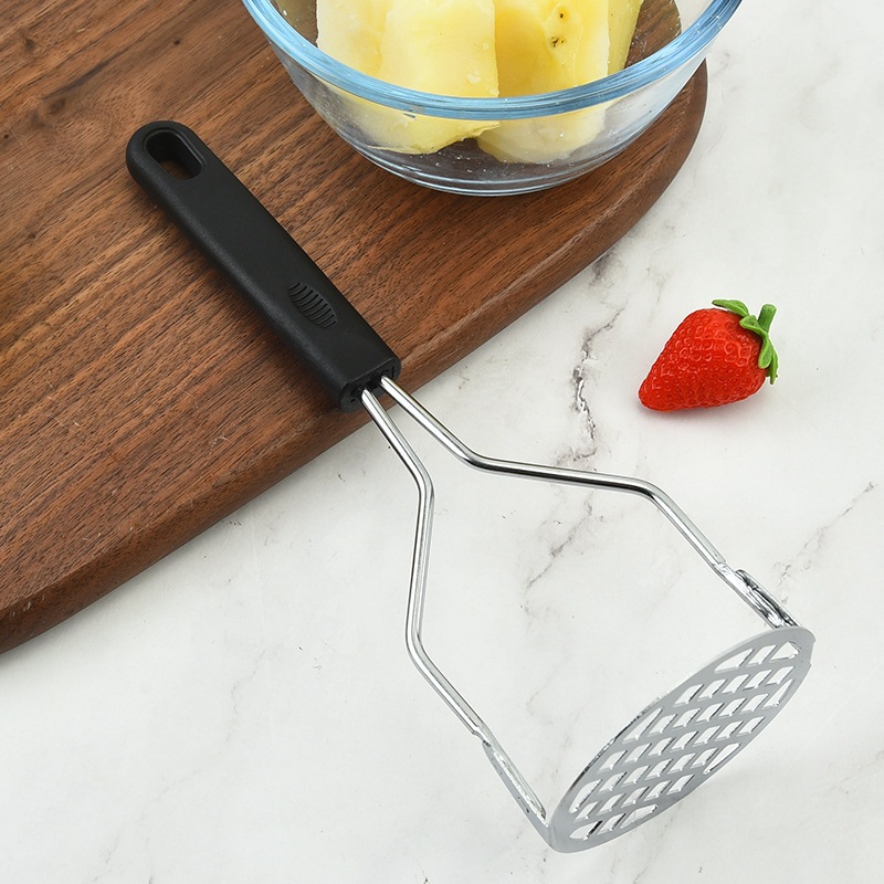Aparelho para Amassar Batata Legumes Feijão Espremedor com Cabo Plástico Reforçado e Inox 23x8cm Karbox