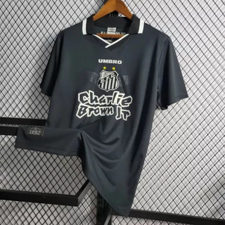 UNIFORME POLO TIME SANTOS HOMENAGEM AO CHARLIE BROWN JR MODELO PRETO