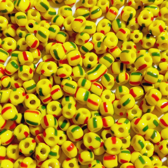 Miçangão Rajada Amarelo com vermelho e verde Pacote com 500 gramas em Oferta na Shopee