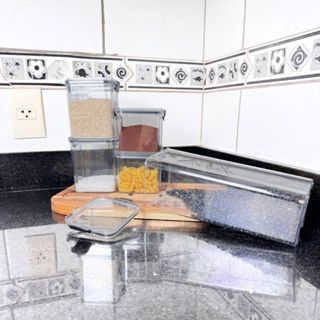 Conjunto de 5 Potes Herméticos em Acrílico Cristal com Trava e Design Empilhável - Organizador para Mantimentos