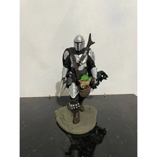 O Mandaloriano e Baby Yoda (produto feito em impressora 3D)