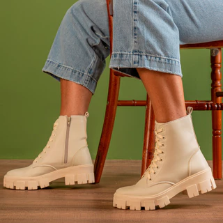 Coturno Versales Feminino Off White Tamanho Especial com Atacador