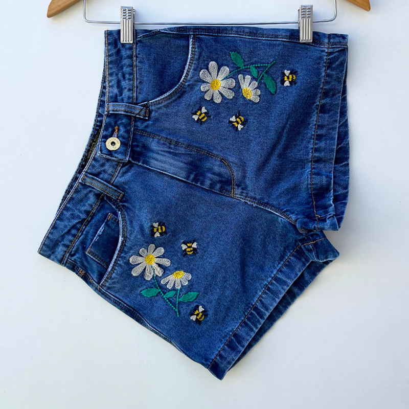 Short jeans feminino cintura alta bordado abelha | Shopee Brasil