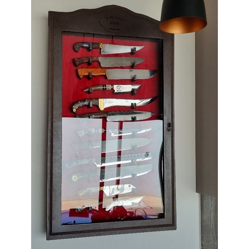 Expositor de 12 Facas com Porta e Acrílico Vermelho