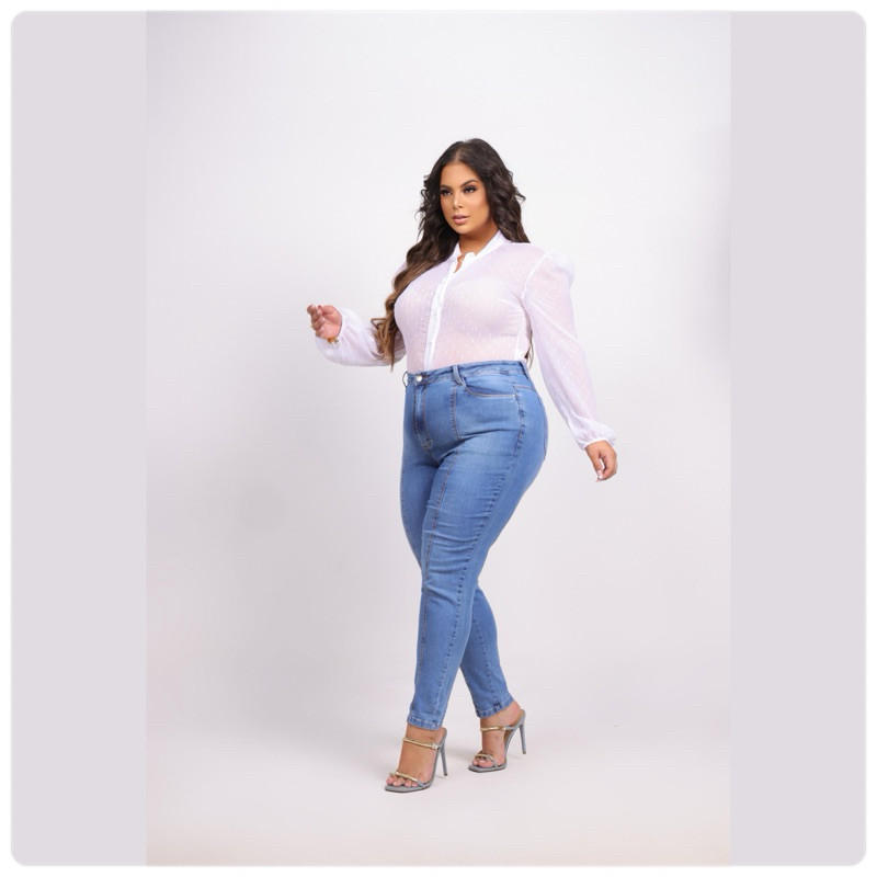 Calça Jeans Premium Feminina Com Elastano Possui Recorte na Frente