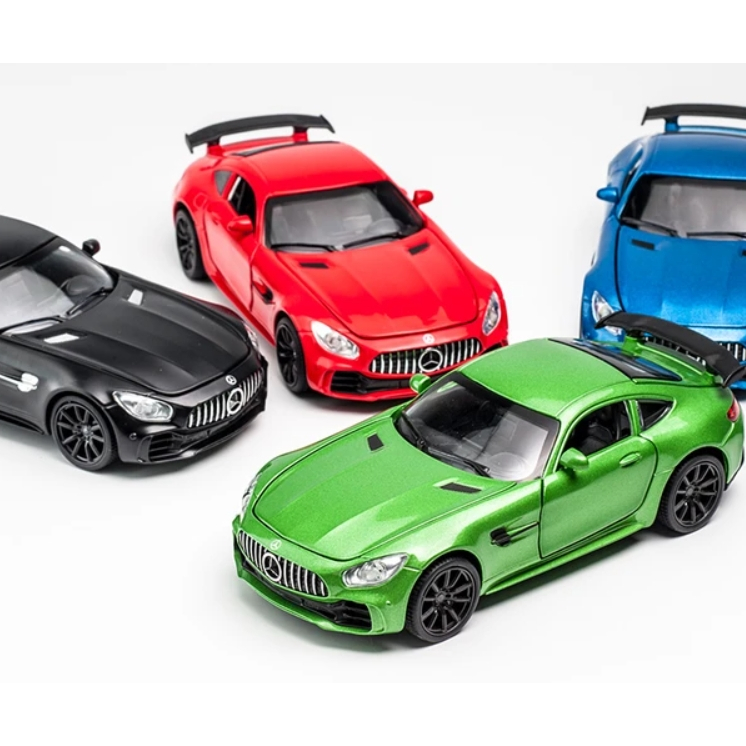 Miniatura Mercedes AMG Gt S 2018 em metal - abre as portas