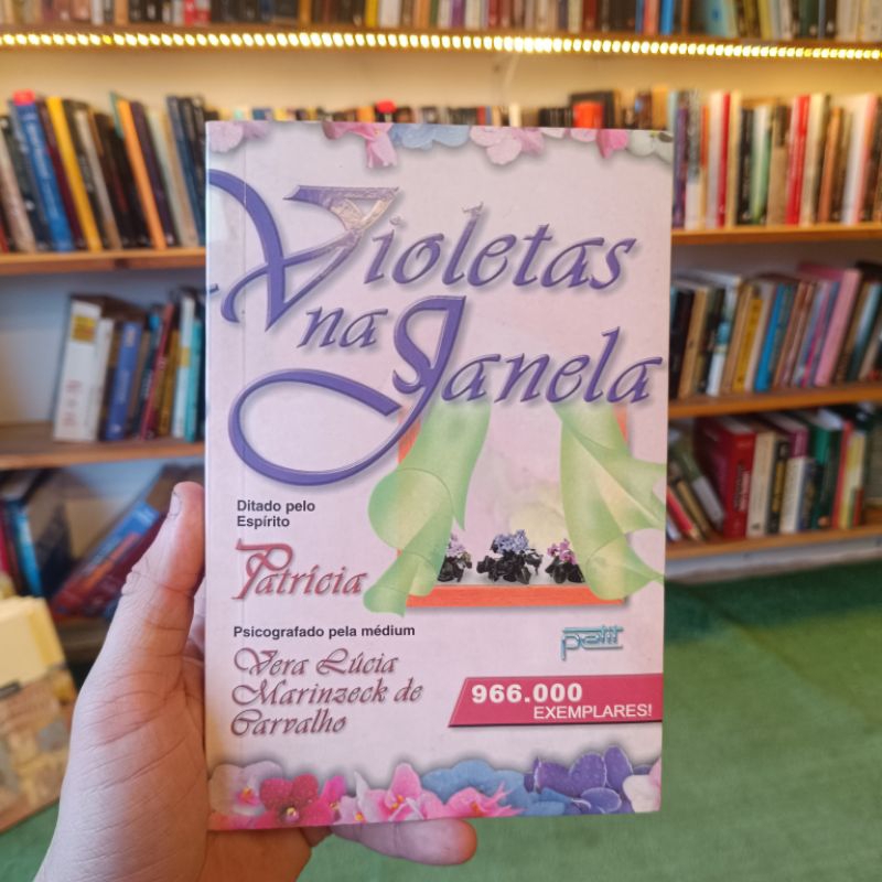 Livro: Violetas na Janela | Quinta de Luz