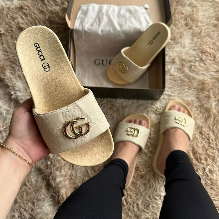Sandalias Feminino Chinelo Plataforma Grife Importada Bloguerinha Leve Macia Tendencia Lançamento Promoção
