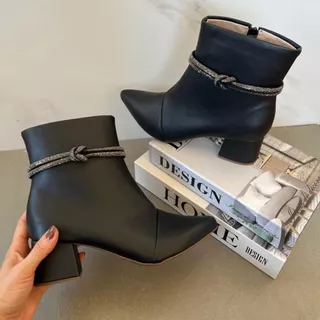 Bota Feminina Bico Fino Social Salto Quadrado Baixo Casual