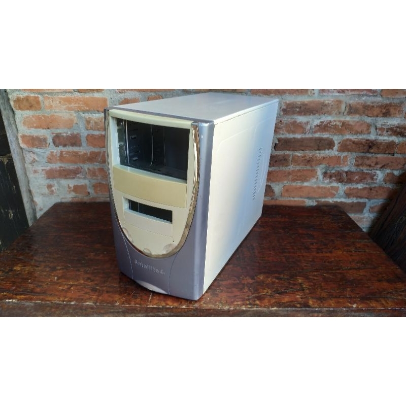 Gabinete satellite antigo