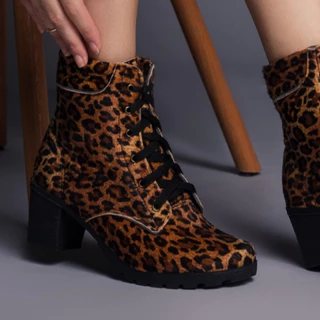 Bota Feminina Coturno Cano Médio Onça Salto Tratorado Animal Print Blogueira Conforto