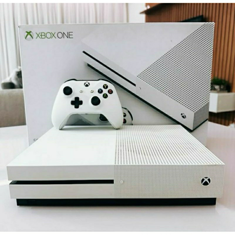 Xbox One S 500GB + Pés 2021 Mídia Física - Escorrega o Preço
