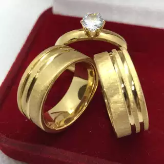 Par Aliança Reta 8mm Folheada Banhada Ouro Casamento Noivado + Solitário