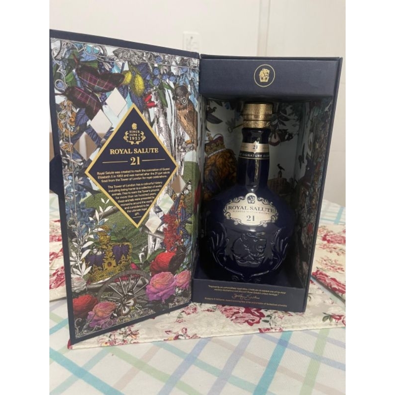 GARRAFA VAZIA WHISKY ROYAL SALUTE AZUL 700ML COM TAMPA E CAIXA | Shopee ...