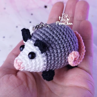 Chaveiro Gambá Saruê Opossum Timbu em Croche Amigurumi