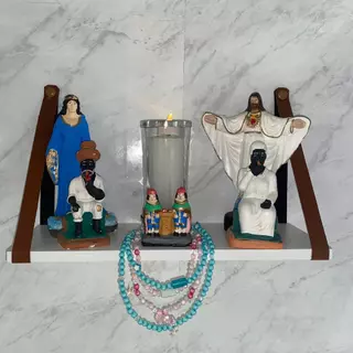 Altar de direita - Pretos velhos + Jesus + Yemanja