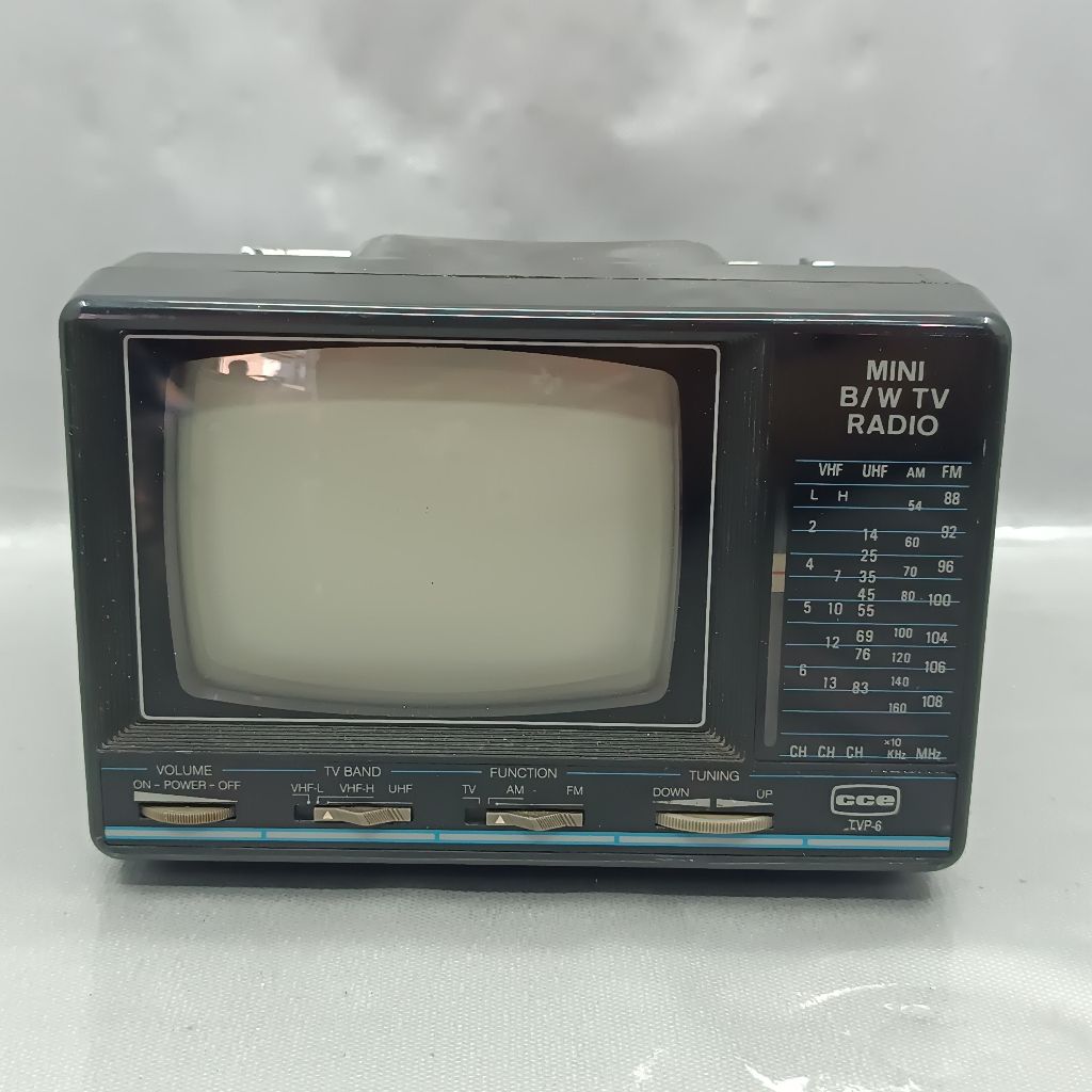 Mini Rádio CCE Tvp-6 Preto e branco Color TV_ (veja anúncio) | Shopee ...