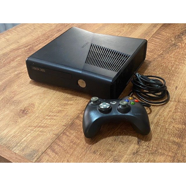 Xbox 360 Slim semi novo com 1 controle original