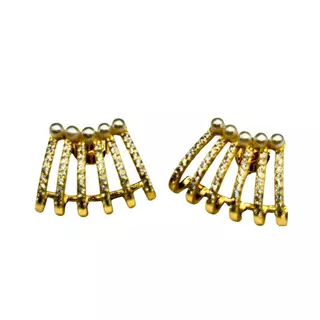 Brinco semijóia ear cuff cravejado Zirconia perola Banhado