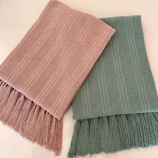 Kit com 2 Mantas Para Sofá Pistache E Rosé Luxo Xale Decorativo 100% Algodão 1,20X1,80 Tear Mineiro