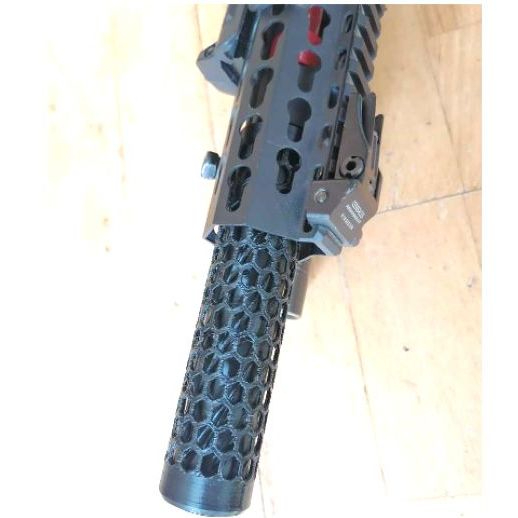 Silenciador Airsoft Hexagonal sobre Cano